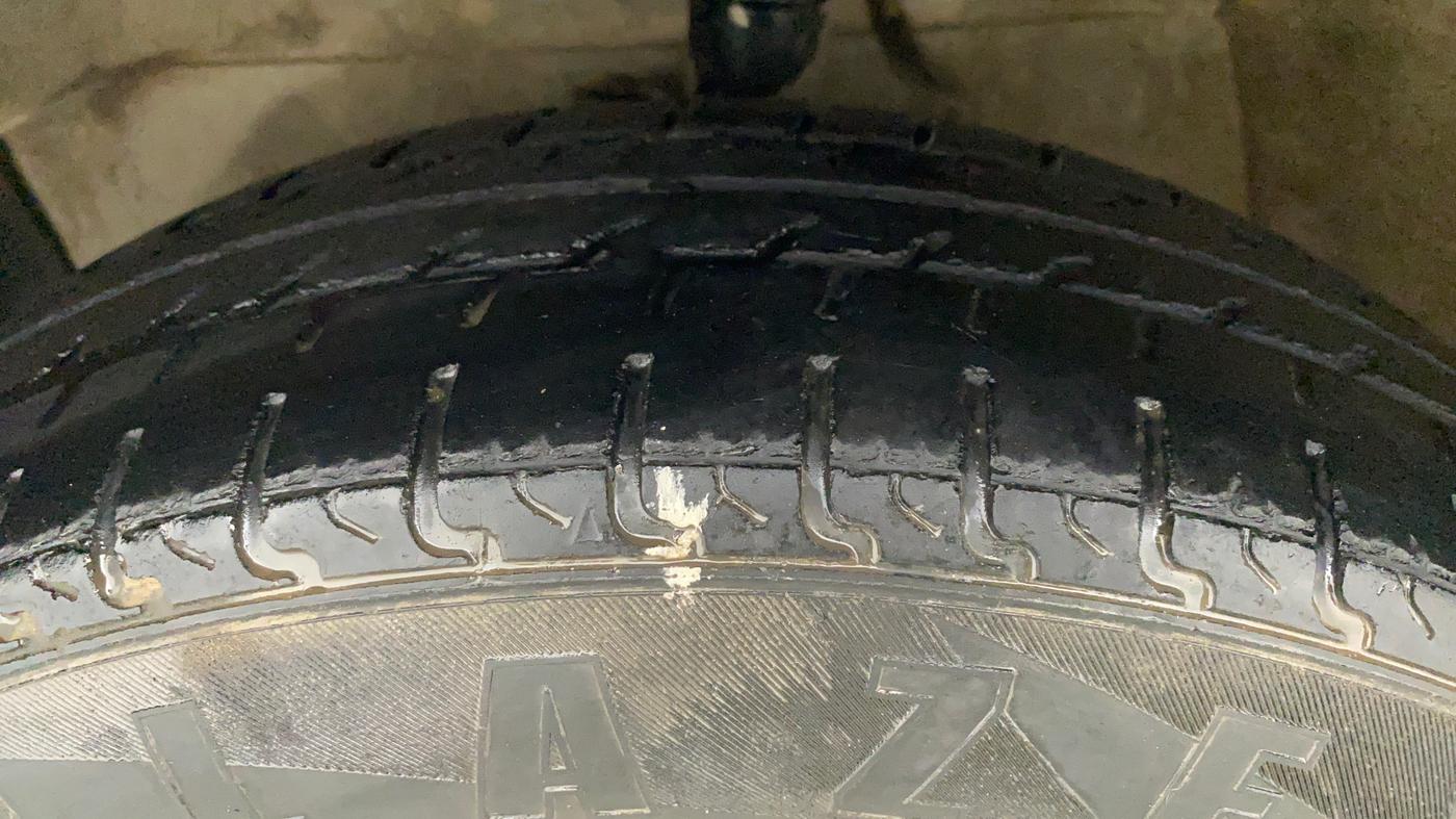 2012 Maruti Swift Dzire VXI, Petrol, Manual, 1,07,135 km, Left Front Tyre Tread