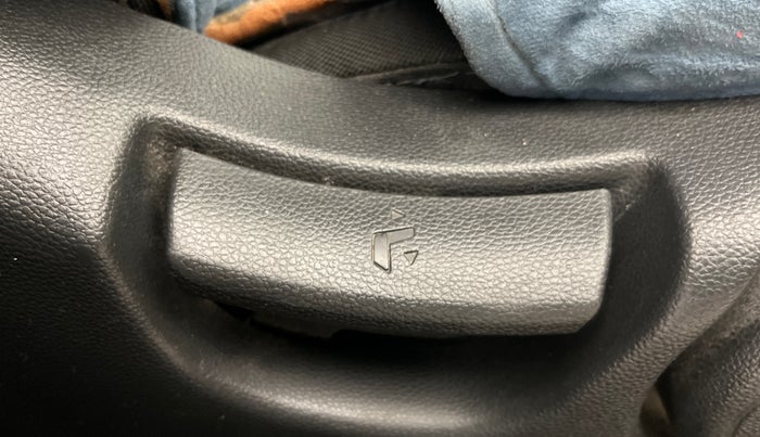 2015 Hyundai i20 Active 1.2 SX, Petrol, Manual, 92,820 km, Driver Side Adjustment Panel