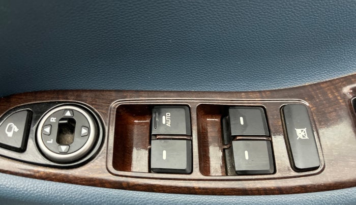 2015 Hyundai i20 Active 1.2 SX, Petrol, Manual, 92,820 km, Driver Side Door Panels Control