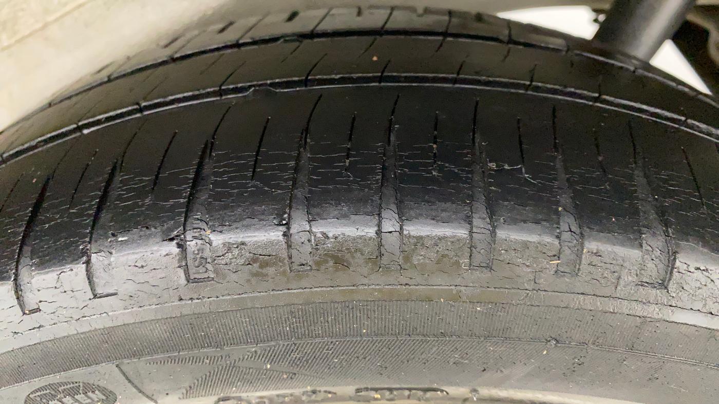 2011 Maruti Wagon R 1.0 VXI, Petrol, Manual, 57,911 km, Left Rear Tyre Tread