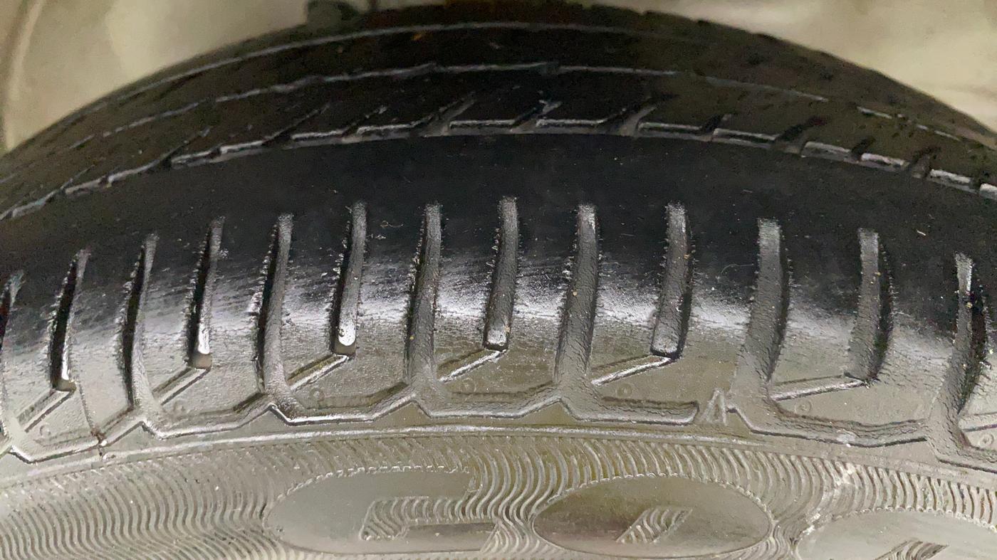 2011 Maruti Wagon R 1.0 VXI, Petrol, Manual, 57,911 km, Right Front Tyre Tread