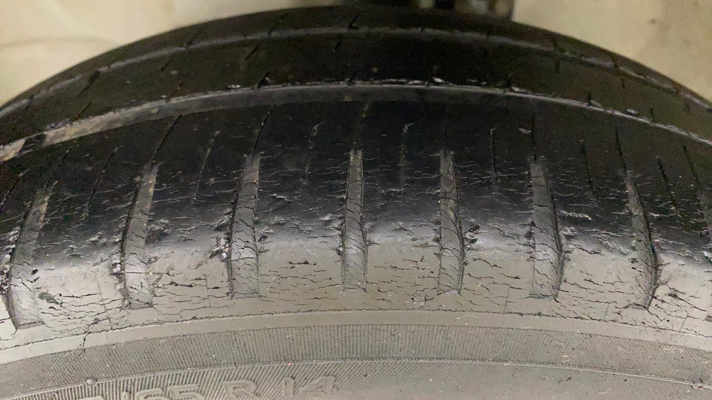 2011 Maruti Wagon R 1.0 VXI, Petrol, Manual, 57,911 km, Left Front Tyre Tread