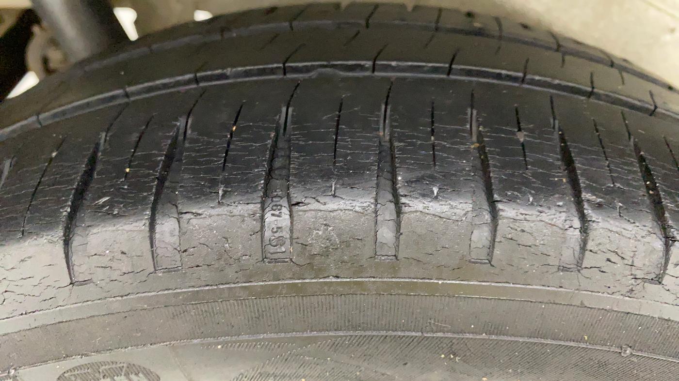 2011 Maruti Wagon R 1.0 VXI, Petrol, Manual, 57,911 km, Right Rear Tyre Tread