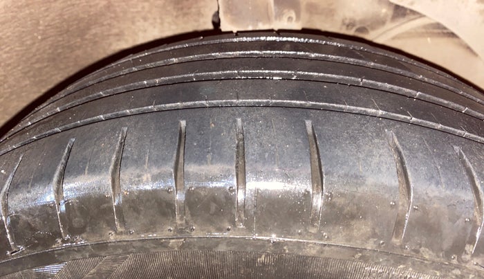 2017 Maruti Baleno ZETA PETROL 1.2, Petrol, Manual, 66,316 km, Right Front Tyre Tread