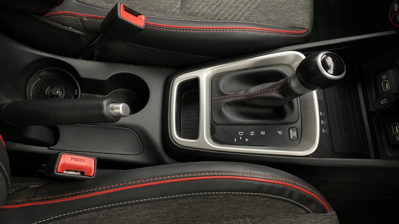 2022 Hyundai VENUE SX PLUS 1.0 TURBO DCT DUAL TONE, Petrol, Automatic, 24,238 km, Gear Lever