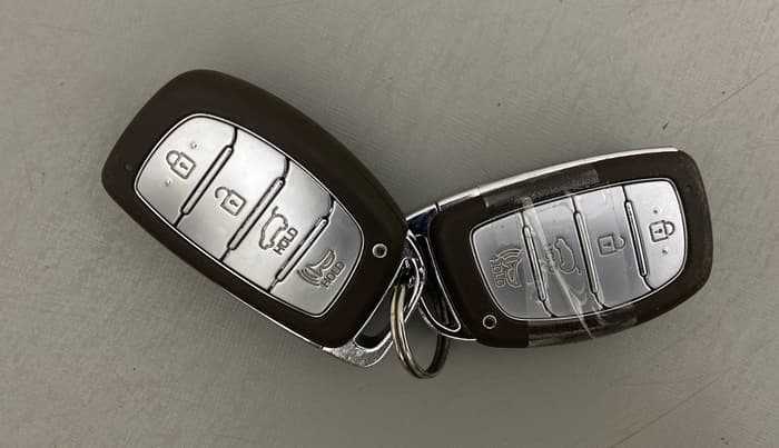 2022 Hyundai VENUE SX PLUS 1.0 TURBO DCT DUAL TONE, Petrol, Automatic, 24,238 km, Key Close Up
