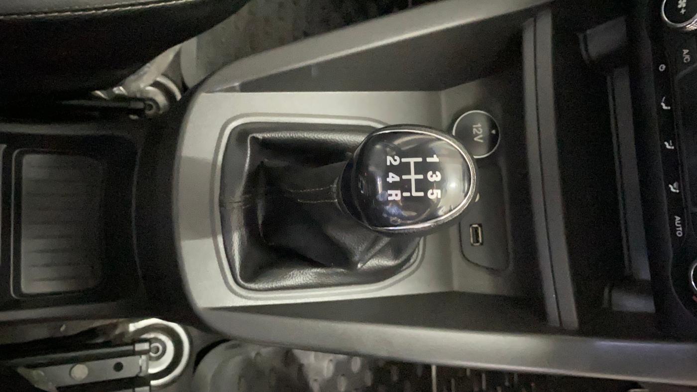 2019 Ford New Figo TITANIUM 1.2 PETROL MT, Petrol, Manual, 28,035 km, Gear Lever