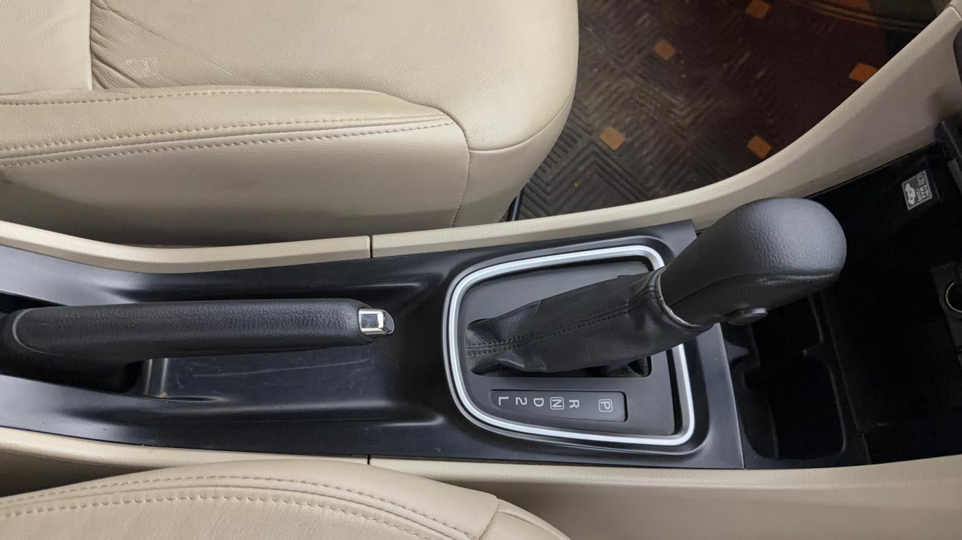 2018 Maruti Ciaz ALPHA  AT 1.5 SHVS PETROL, Petrol, Automatic, 15,927 km, Gear Lever
