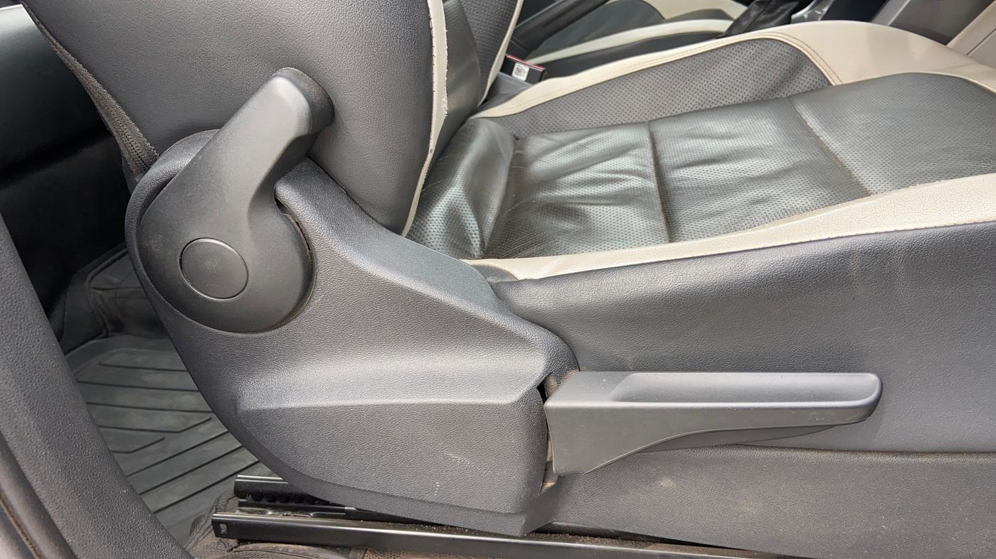 2022 Volkswagen TAIGUN TOPLINE 1.0 TSI AT, Petrol, Automatic, 36,669 km, Driver Side Adjustment Panel
