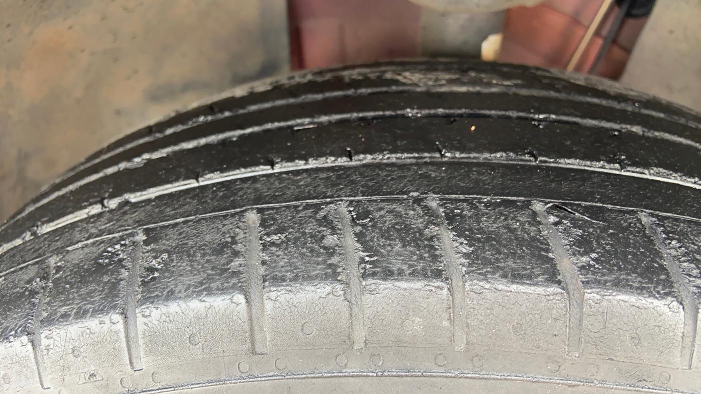 2022 Volkswagen TAIGUN TOPLINE 1.0 TSI AT, Petrol, Automatic, 36,669 km, Left Front Tyre Tread