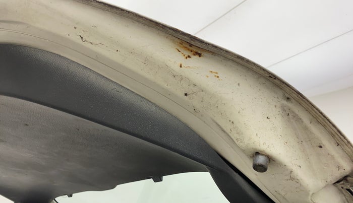 2011 Maruti Swift LXI, Petrol, Manual, 66,916 km, Dicky (Boot door) - Slightly rusted