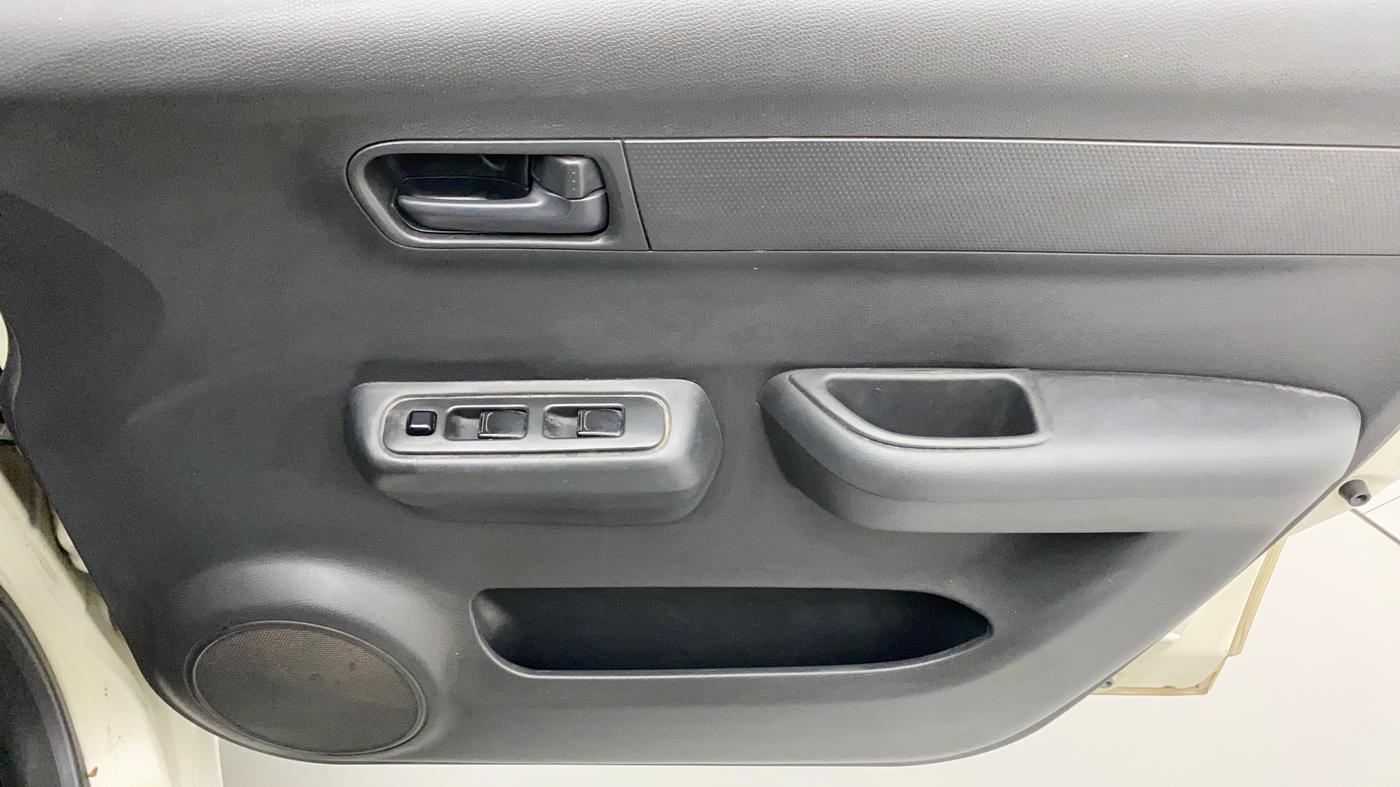 2011 Maruti Swift LXI, Petrol, Manual, 66,916 km, Driver Side Door Panels Control
