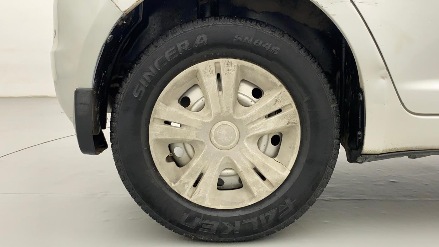 2011 Maruti Swift LXI, Petrol, Manual, 66,916 km, Right Rear Wheel