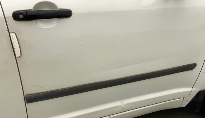 2011 Maruti Swift LXI, Petrol, Manual, 66,916 km, Driver-side door - Slightly dented