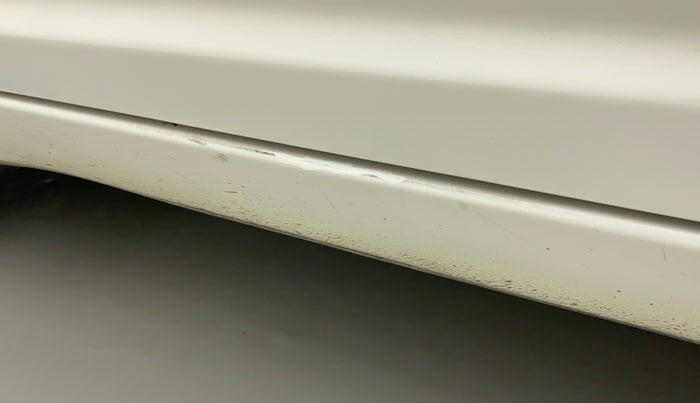 2011 Maruti Swift LXI, Petrol, Manual, 66,916 km, Left running board - Slight discoloration