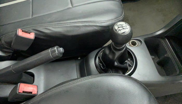 2011 Maruti Swift LXI, Petrol, Manual, 66,916 km, Gear lever - Boot Cover minor damage
