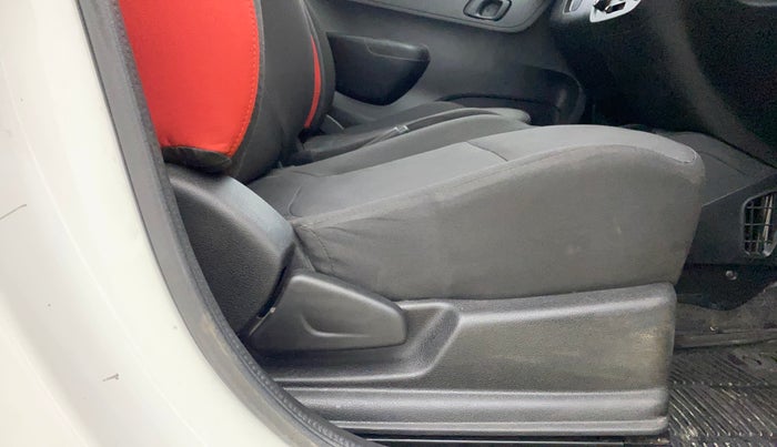 2021 Renault Kwid RXT 1.0 AMT (O), Petrol, Automatic, 12,984 km, Driver Side Adjustment Panel