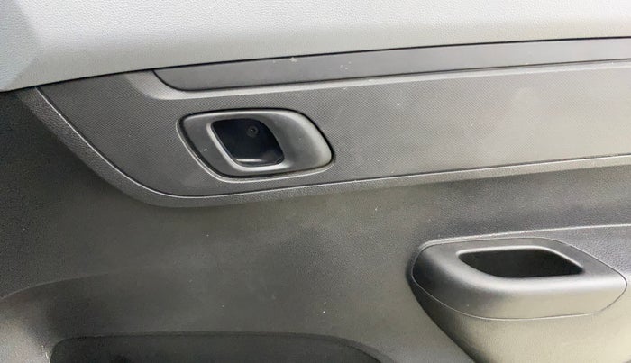 2021 Renault Kwid RXT 1.0 AMT (O), Petrol, Automatic, 12,984 km, Driver Side Door Panels Control