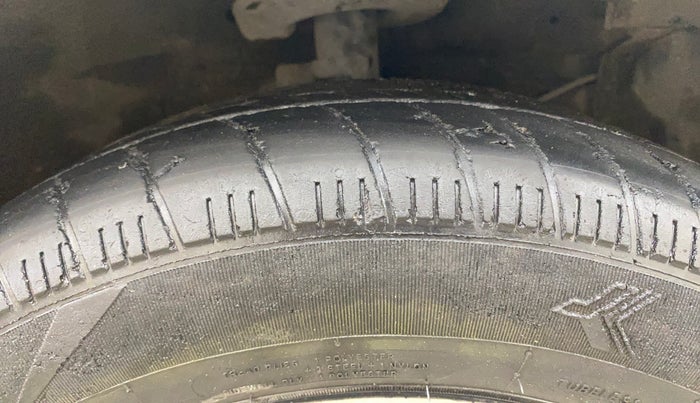 2017 Maruti Ertiga ZDI + SHVS, Diesel, Manual, 68,376 km, Right Front Tyre Tread