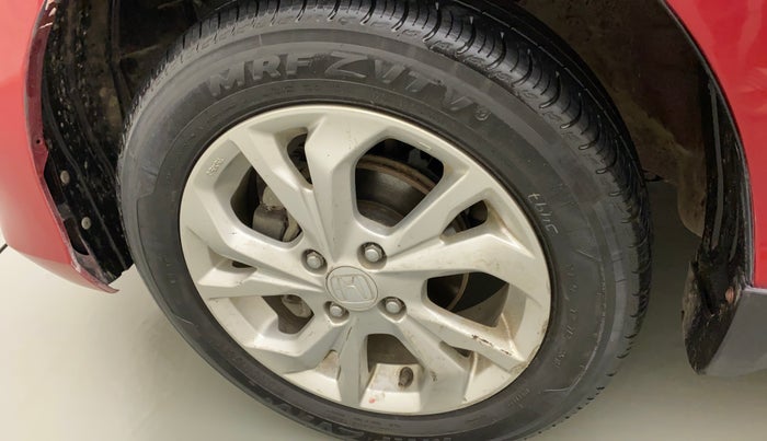 2018 Honda Amaze 1.2L I-VTEC V, Petrol, Manual, 19,812 km, Left front tyre - Minor crack