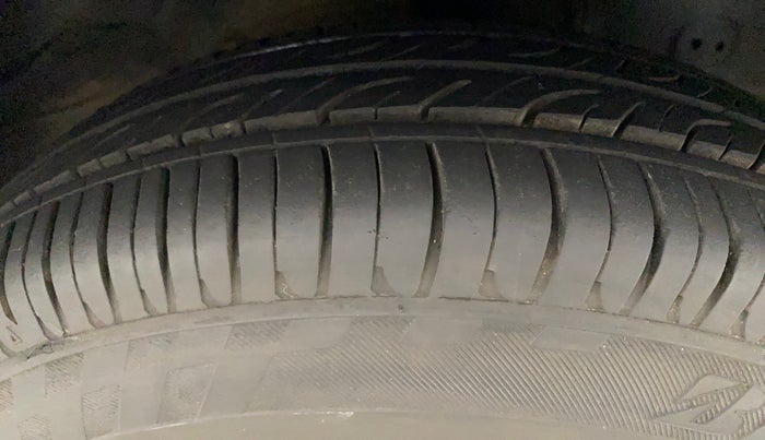 2013 Hyundai Eon ERA +, Petrol, Manual, 52,123 km, Right Front Tyre Tread