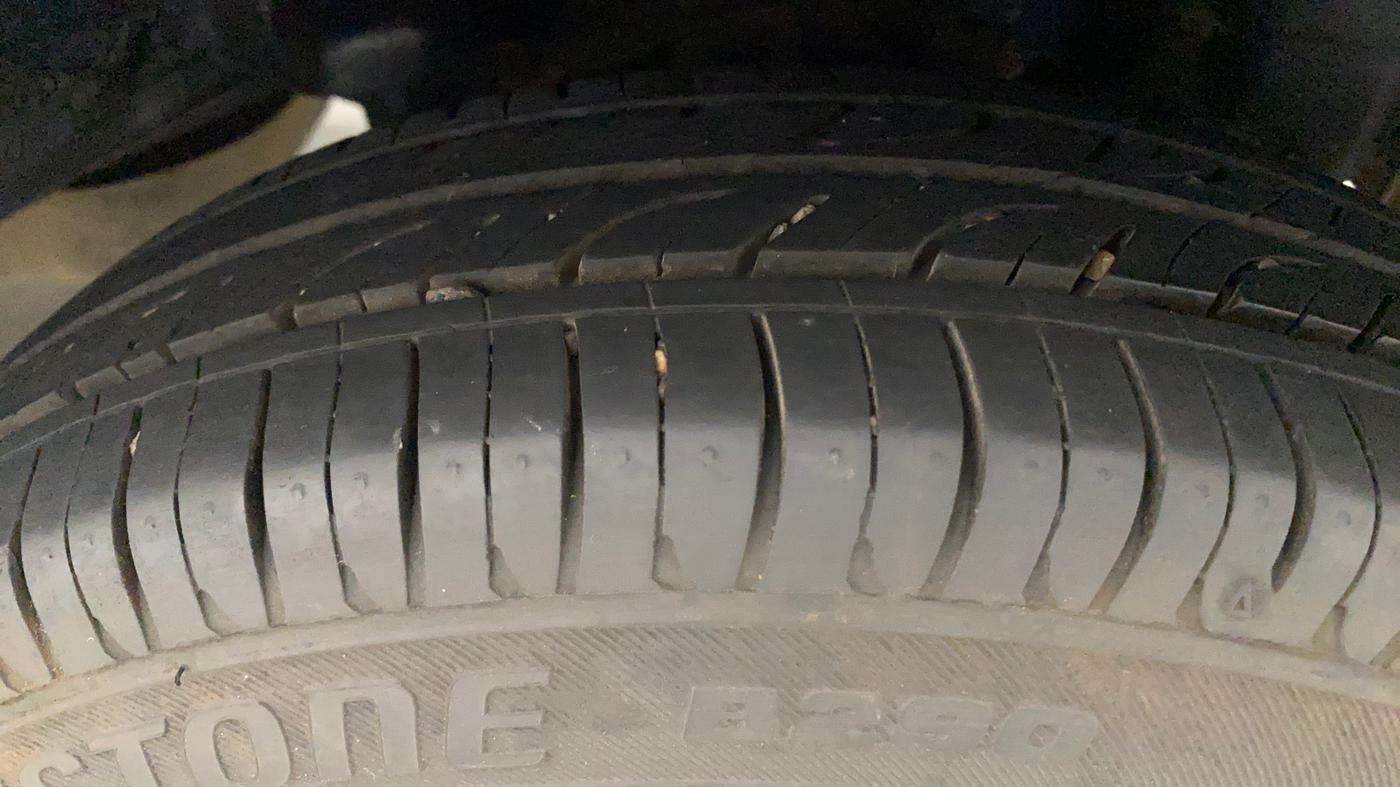 2013 Hyundai Eon ERA +, Petrol, Manual, 52,123 km, Left Rear Tyre Tread