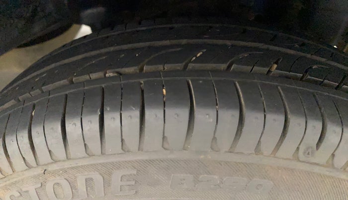 2013 Hyundai Eon ERA +, Petrol, Manual, 52,123 km, Left Rear Tyre Tread