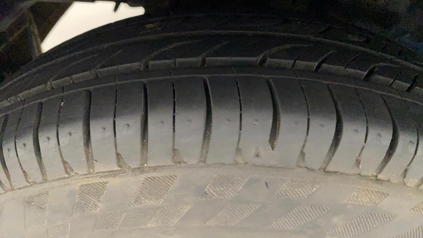 2013 Hyundai Eon ERA +, Petrol, Manual, 52,123 km, Right Rear Tyre Tread