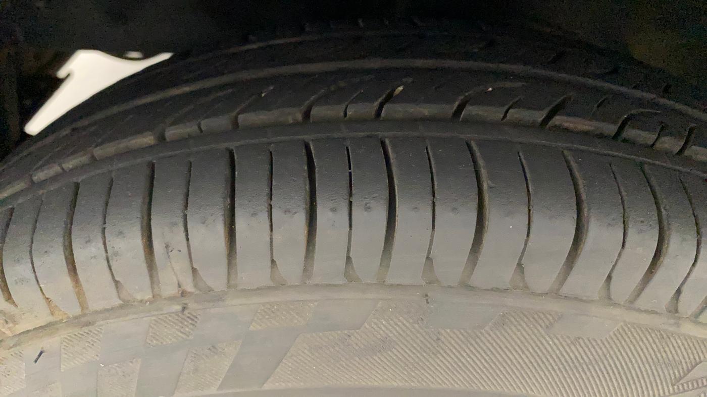 2013 Hyundai Eon ERA +, Petrol, Manual, 52,123 km, Left Front Tyre Tread