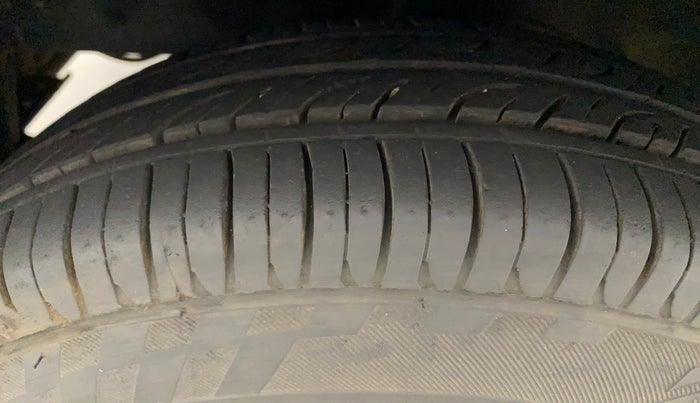 2013 Hyundai Eon ERA +, Petrol, Manual, 52,123 km, Left Front Tyre Tread