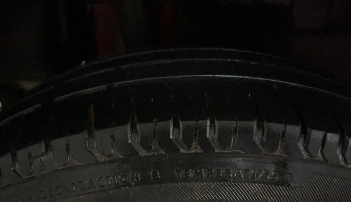 2018 Maruti Swift VXI, Petrol, Manual, 64,432 km, Right Rear Tyre Tread