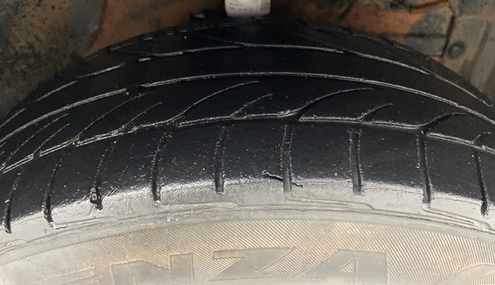2015 Maruti S Cross ZETA 1.3, Diesel, Manual, 1,52,026 km, Right Front Tyre Tread