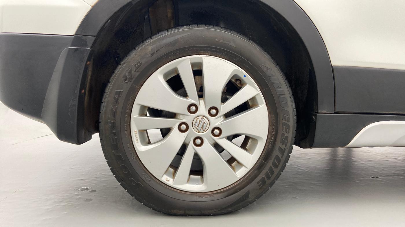 2015 Maruti S Cross ZETA 1.3, Diesel, Manual, 1,52,026 km, Right Rear Wheel