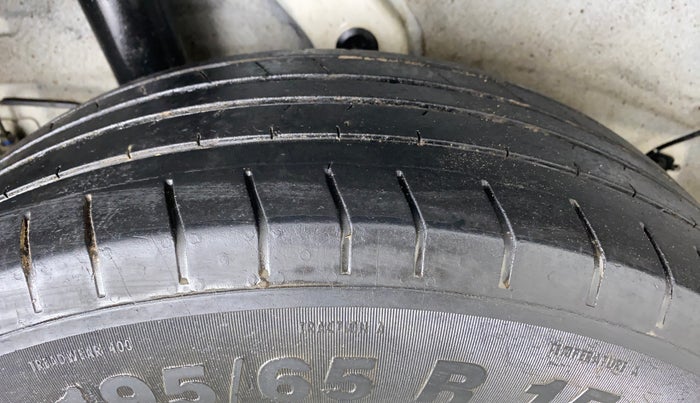 2021 Hyundai VENUE S 1.2, Petrol, Manual, 50,177 km, Right Rear Tyre Tread