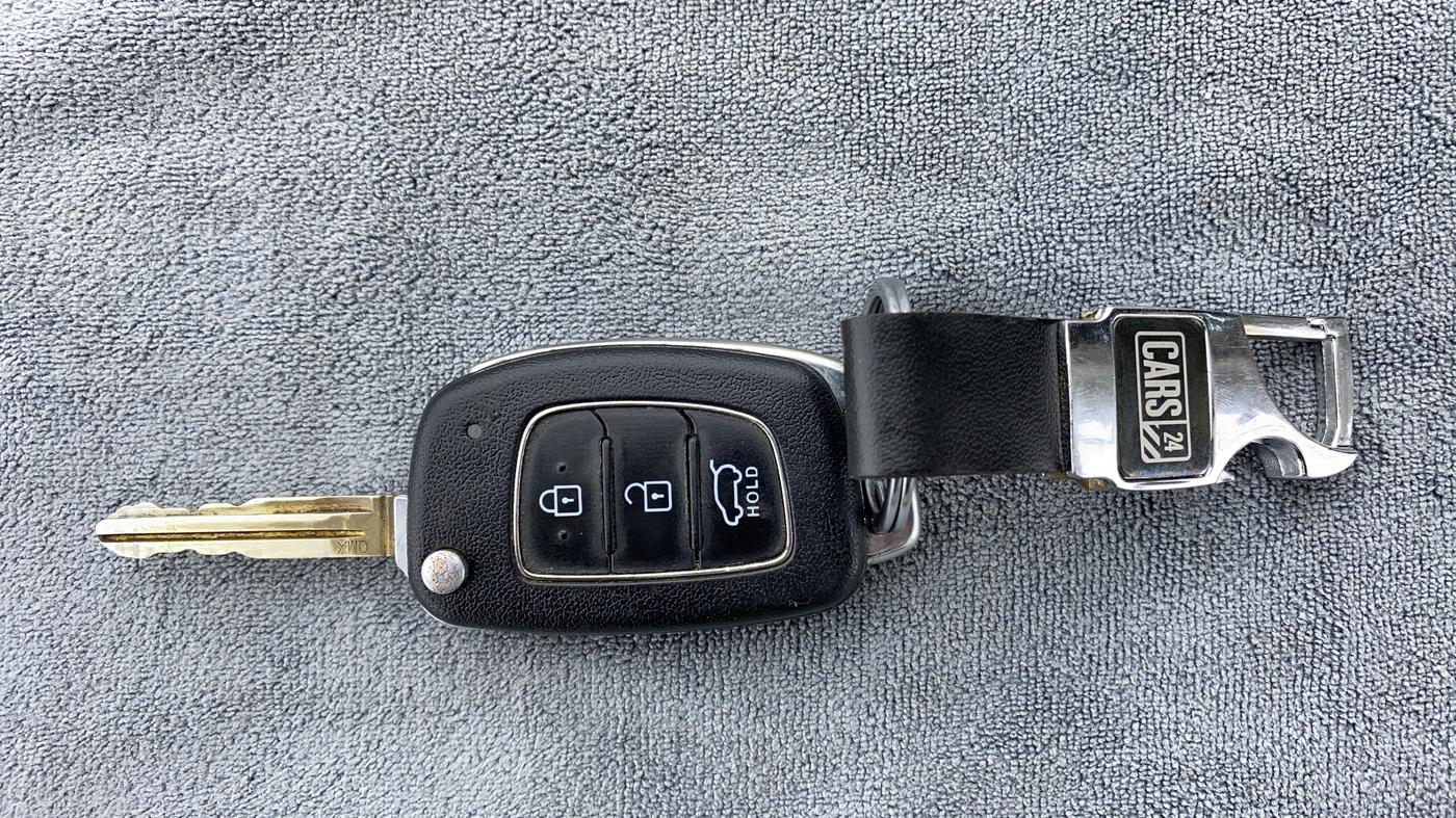 2021 Hyundai VENUE S 1.2, Petrol, Manual, 50,177 km, Key Close Up