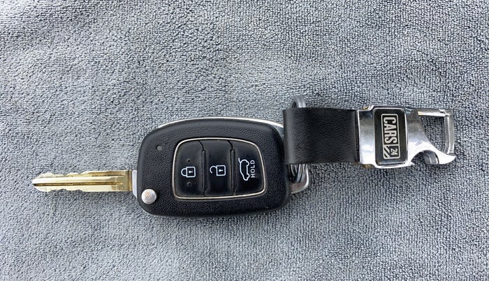 2021 Hyundai VENUE S 1.2, Petrol, Manual, 50,177 km, Key Close Up
