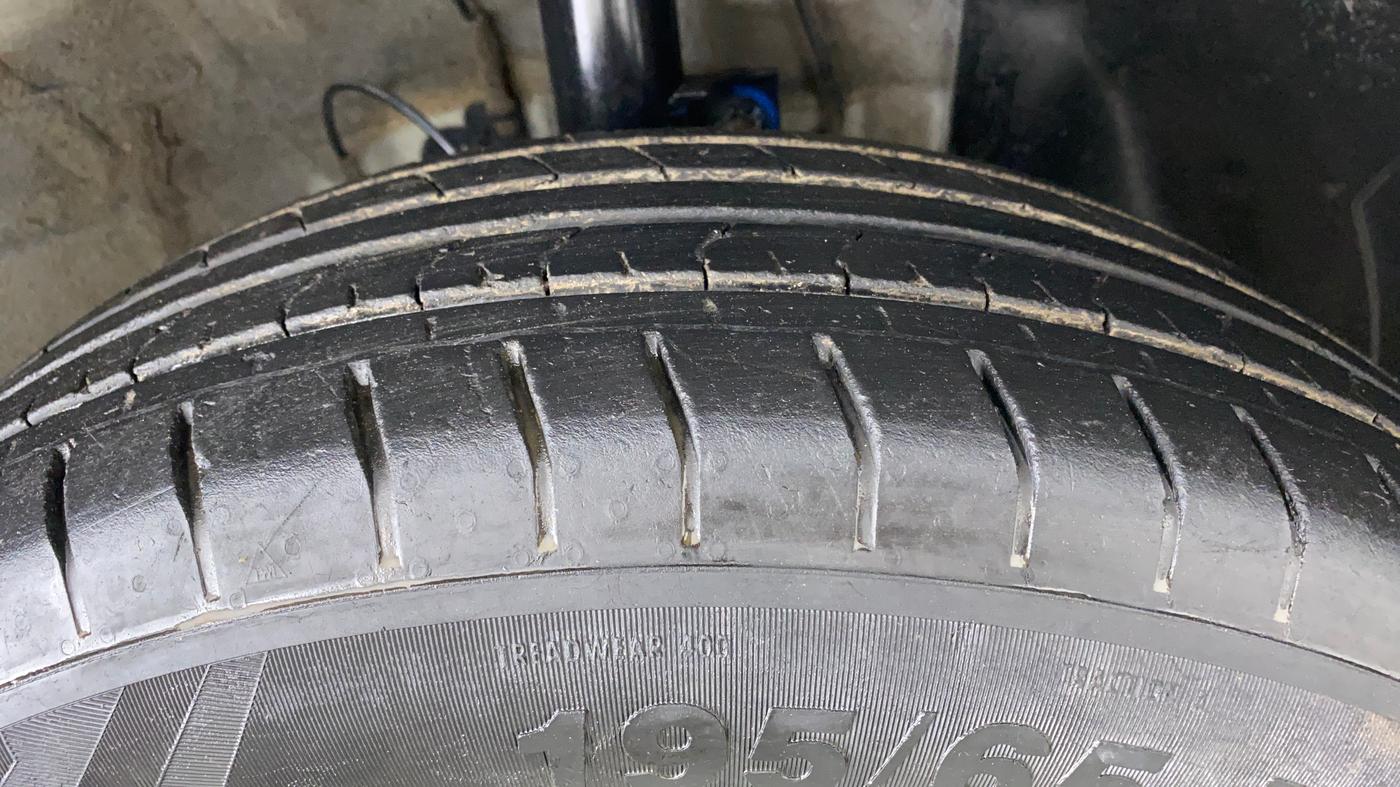2021 Hyundai VENUE S 1.2, Petrol, Manual, 50,177 km, Right Front Tyre Tread