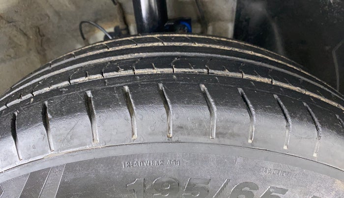 2021 Hyundai VENUE S 1.2, Petrol, Manual, 50,177 km, Right Front Tyre Tread