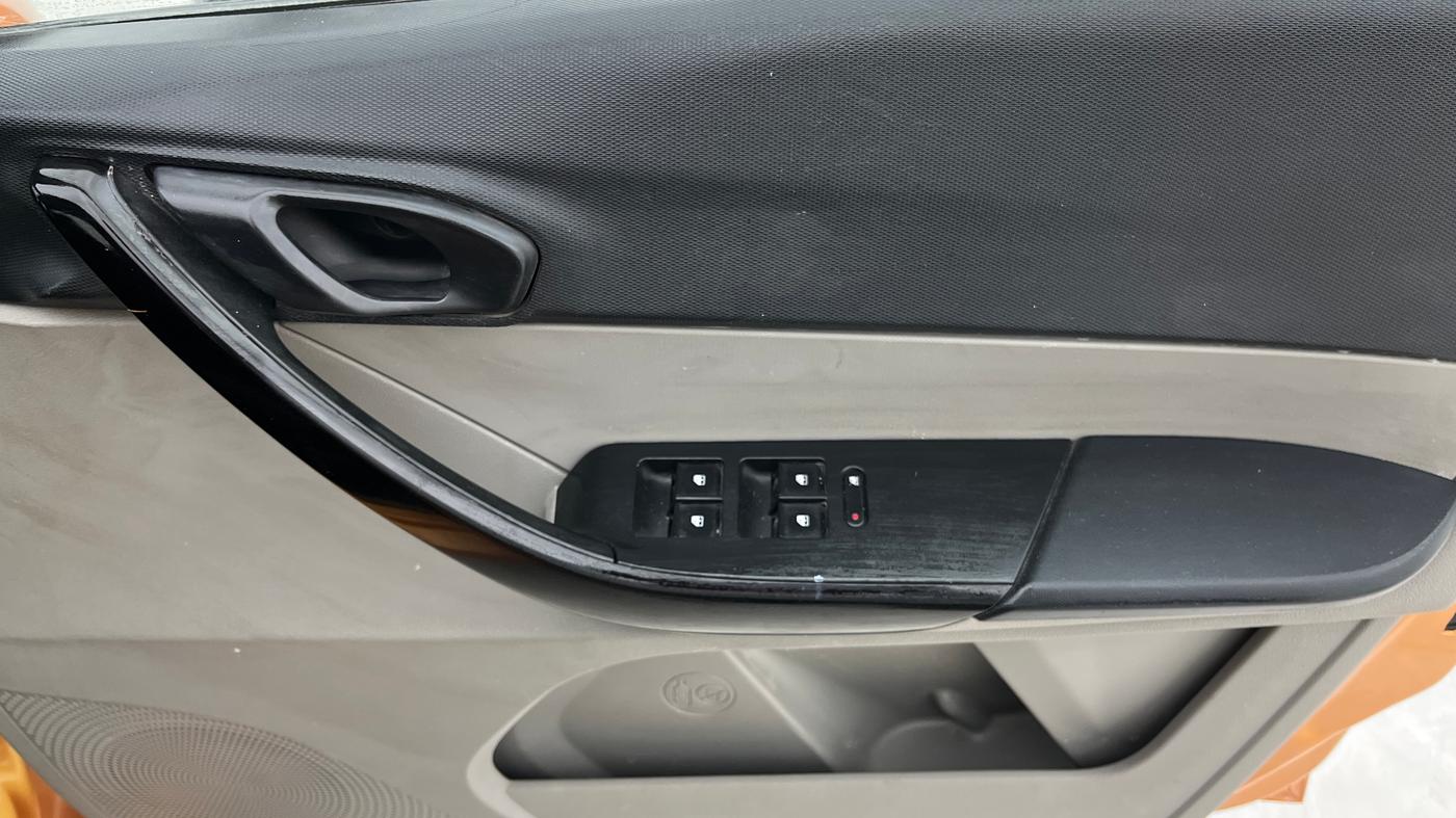 2017 Tata Tiago XT PETROL, Petrol, Manual, 81,670 km, Driver Side Door Panels Control