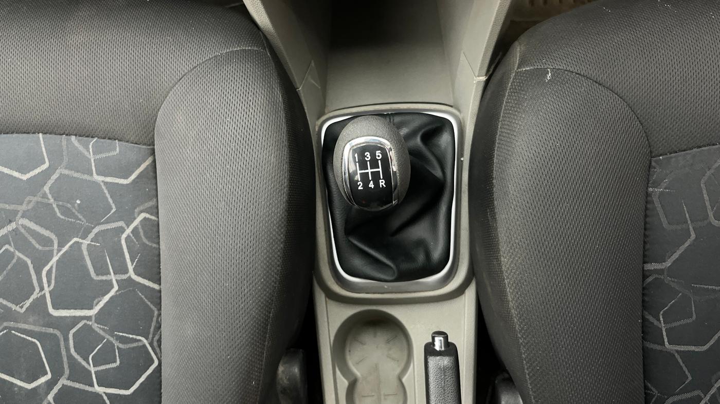 2017 Tata Tiago XT PETROL, Petrol, Manual, 81,670 km, Gear Lever