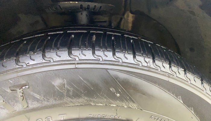 2012 Volkswagen Vento HIGHLINE DIESEL 1.6, Diesel, Manual, 93,894 km, Left Front Tyre Tread