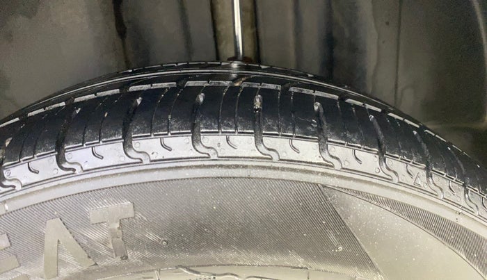 2012 Volkswagen Vento HIGHLINE DIESEL 1.6, Diesel, Manual, 93,894 km, Left Rear Tyre Tread