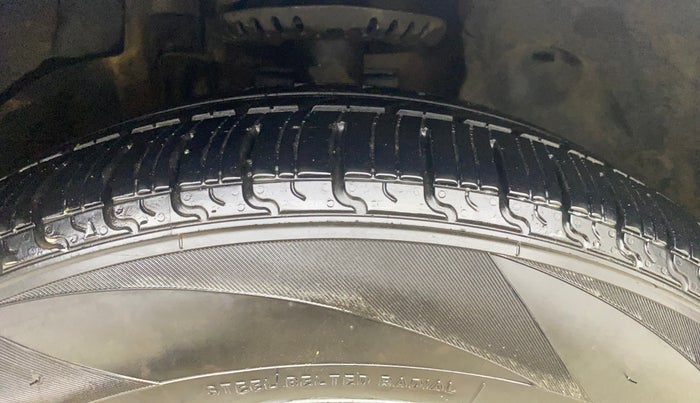 2012 Volkswagen Vento HIGHLINE DIESEL 1.6, Diesel, Manual, 93,894 km, Right Front Tyre Tread