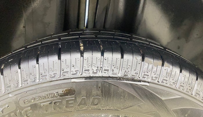 2012 Volkswagen Vento HIGHLINE DIESEL 1.6, Diesel, Manual, 93,894 km, Right Rear Tyre Tread