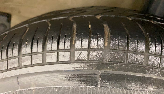 2013 Maruti Ritz VXI, Petrol, Manual, 54,850 km, Left Rear Tyre Tread