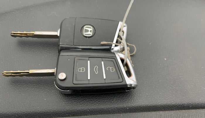 2016 Honda Amaze 1.2L I-VTEC S, Petrol, Manual, 53,646 km, Key Close Up