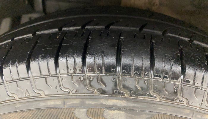 2015 Maruti Swift Dzire VXI, Petrol, Manual, 96,189 km, Left Front Tyre Tread