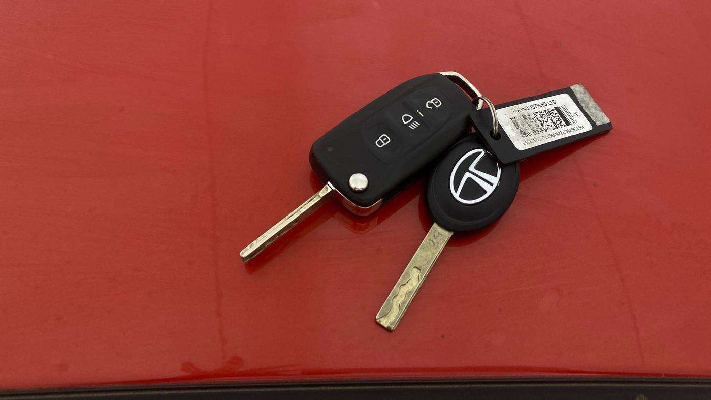 2020 Tata Tiago XZA PLUS PETROL, Petrol, Automatic, 98,344 km, Key Close Up