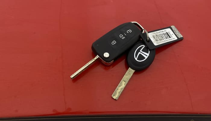 2020 Tata Tiago XZA PLUS PETROL, Petrol, Automatic, 98,344 km, Key Close Up