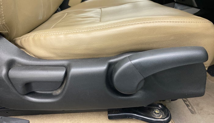 2016 Honda City V MT PETROL, Petrol, Manual, 64,273 km, Driver Side Adjustment Panel